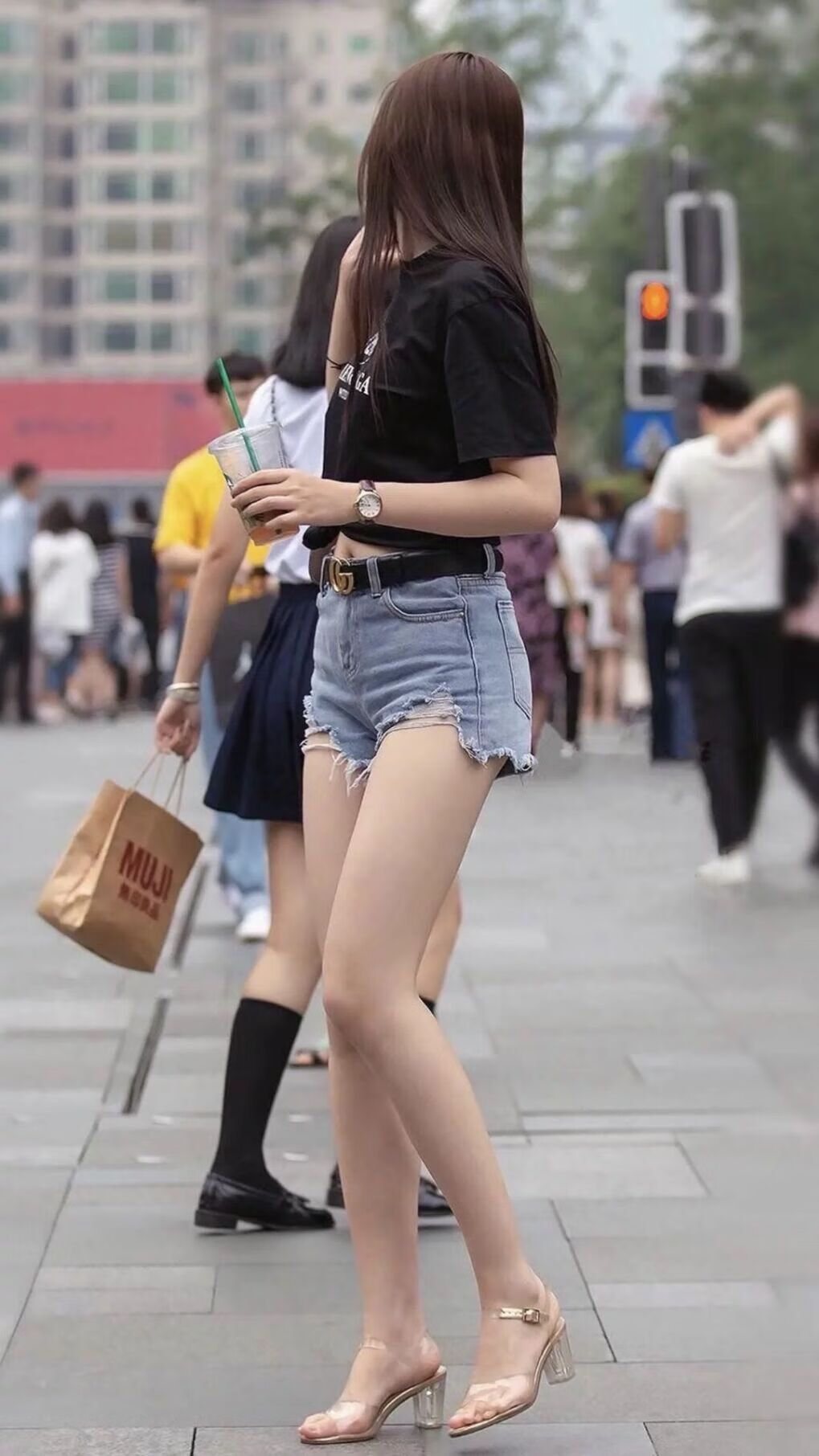 _无人机舞蹈巡游：空中艺术与速度的结合_，无人机舞台航拍技巧